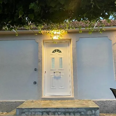 Dina's House 2 Hébergement de vacances *