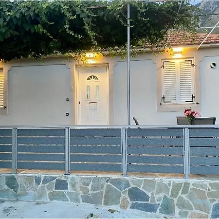 Dina's House 2 *